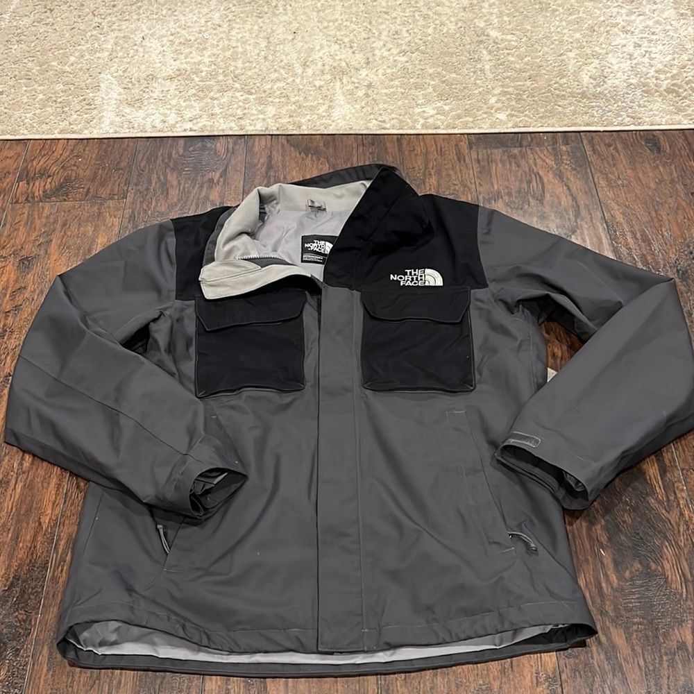 The North Face Hauser Nylon outdoor jacket grey and black size L in EUC big logo